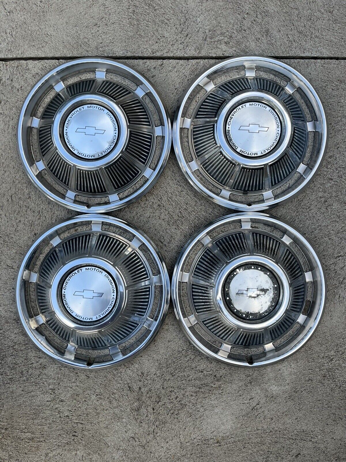 1969 Chevy Impala HubCaps Bel Air Biscayne Chevrolet Motor Division 14” Wheel Co