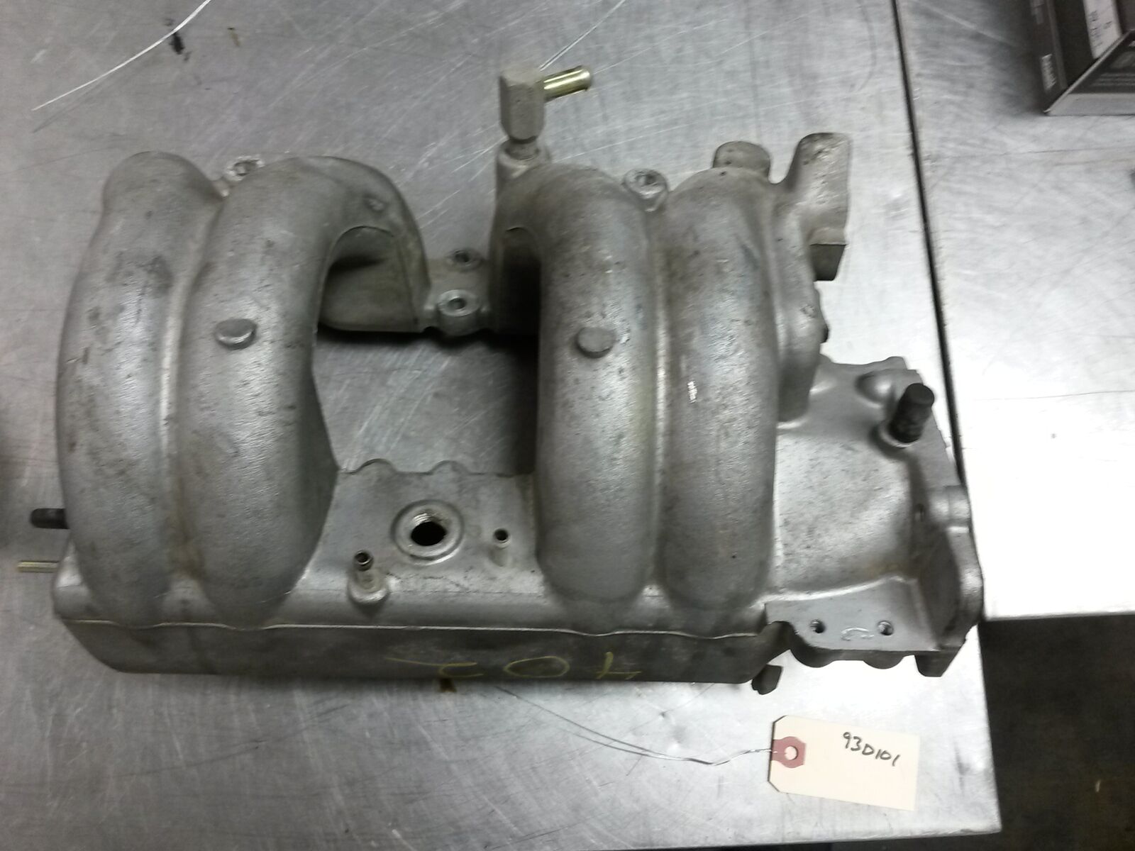 Upper Intake Manifold From 1992 Geo Storm  1.6