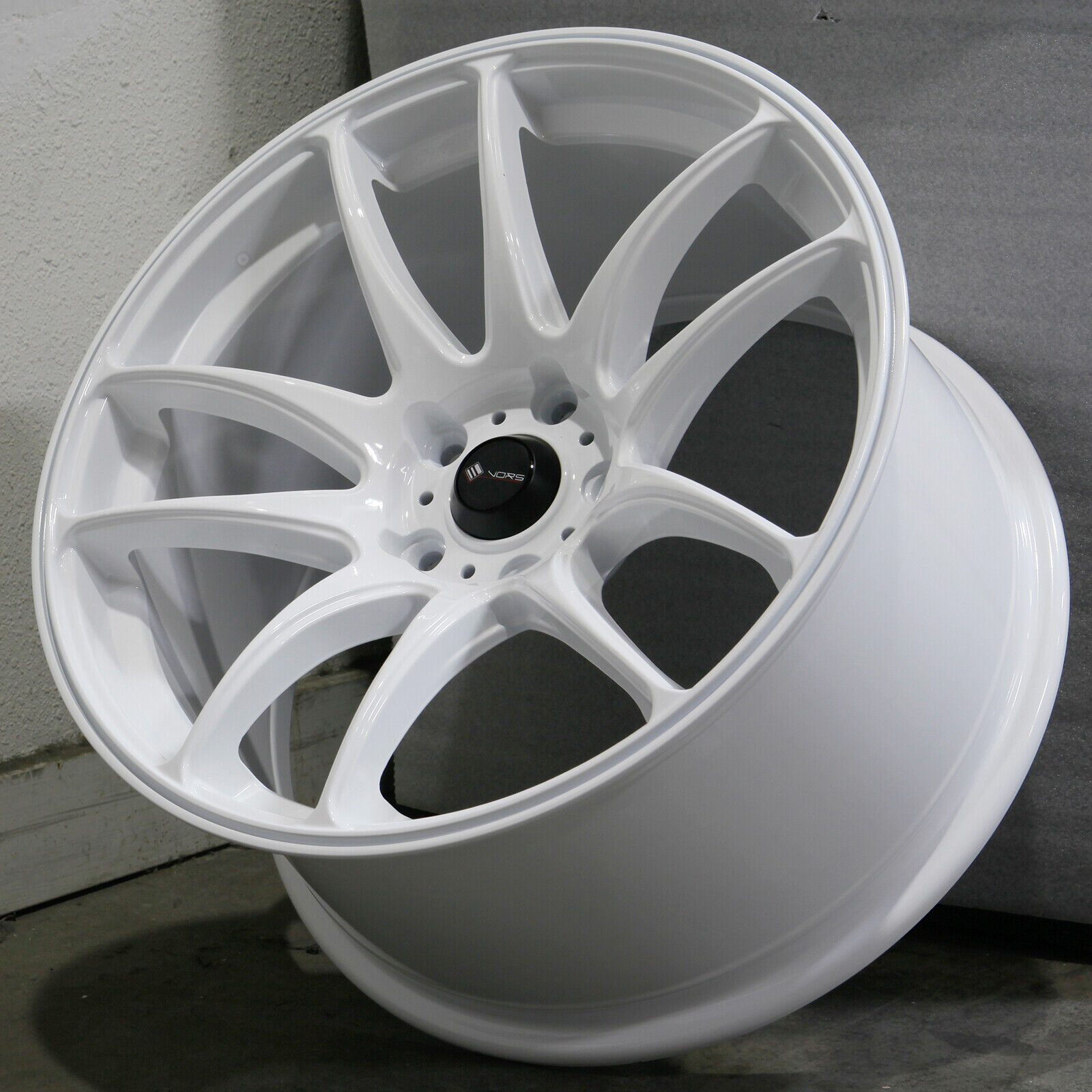 17x9 White Wheel Vors TR4 5x114.3 30 (1) 73.1
