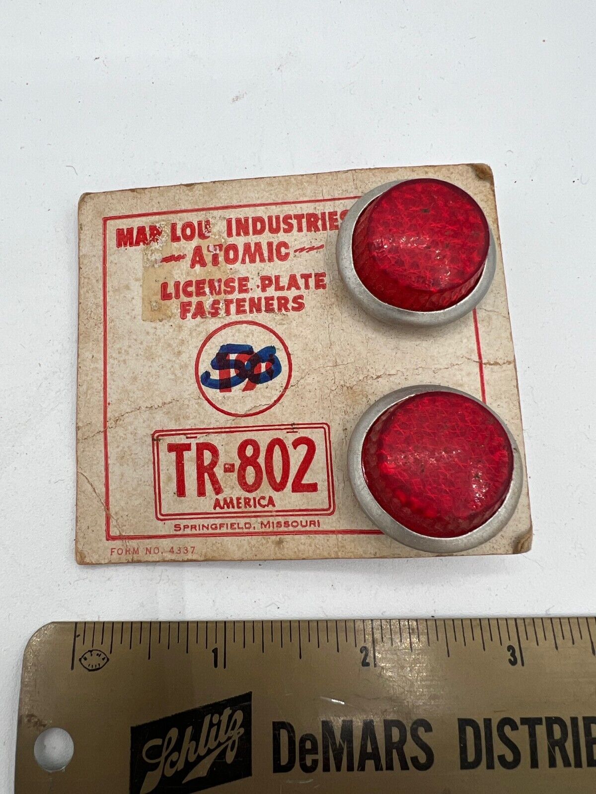 VINTAGE 2 RED Carded NOS ATOMIC License Plate Fasteners TR-802 Reflectors