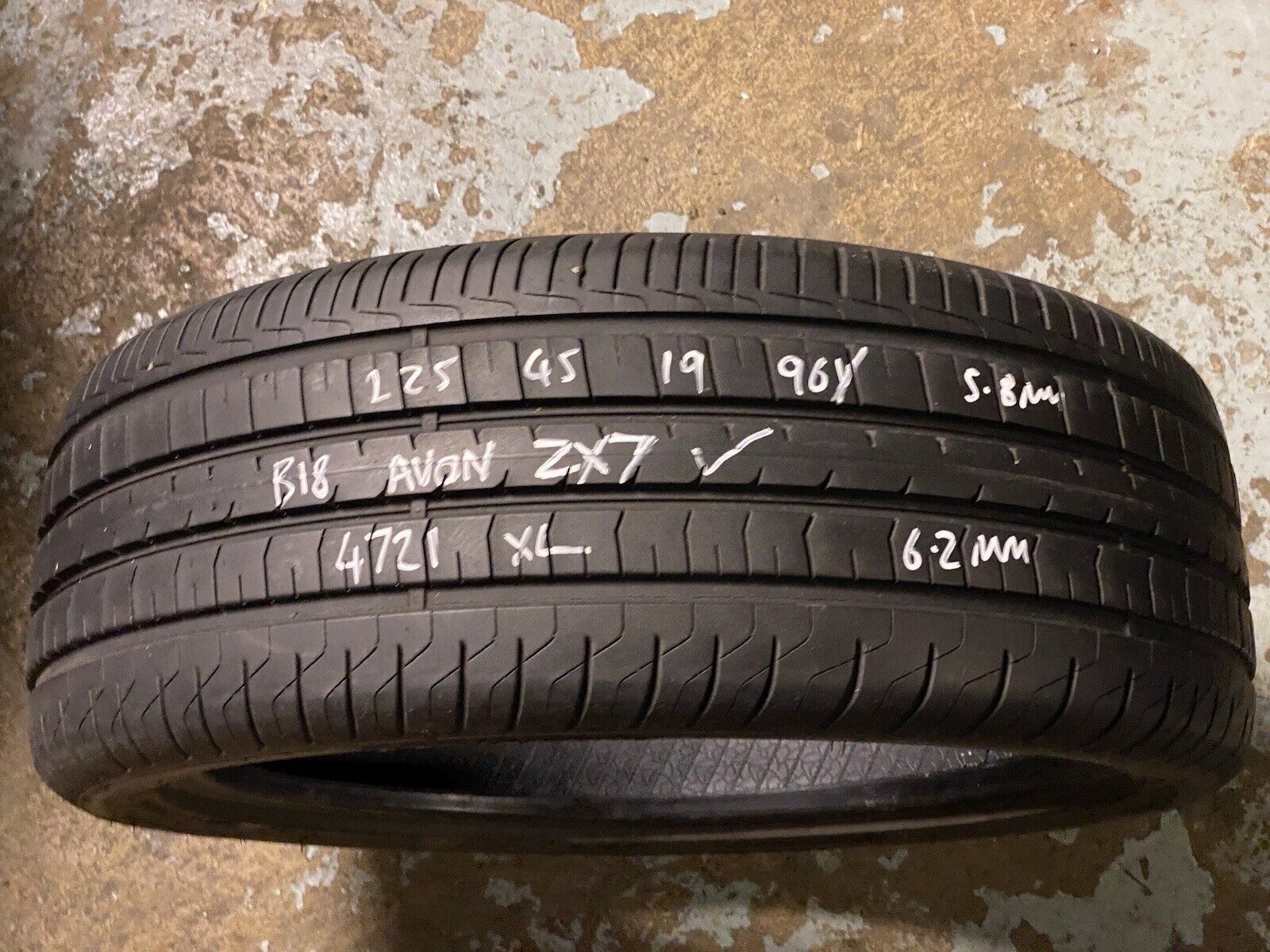 1x 225 45 19 Avon ZX7 96Y Tyre DOT 4721 6mm Part Worn XL