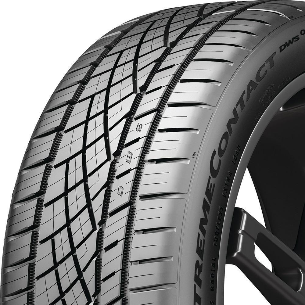 Continental ExtremeContact DWS06 PLUS 225/40ZR18 92Y XL Tire (QTY 1)