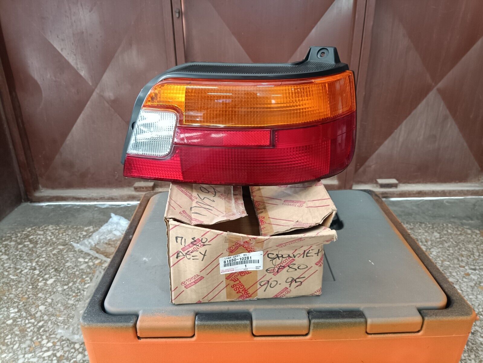 TOYOTA STARLET EP80/82 NEW GENIUNE RIGHT TAIL LIGHT 81550-10281