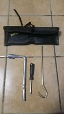 2002 DAEWOO LEGANZA TIRE CHANGING TOOL KIT picture
