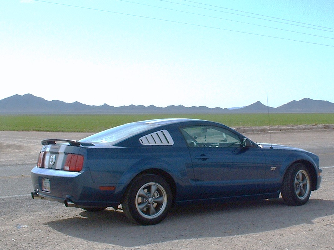 Ford mustang dimensions 2006