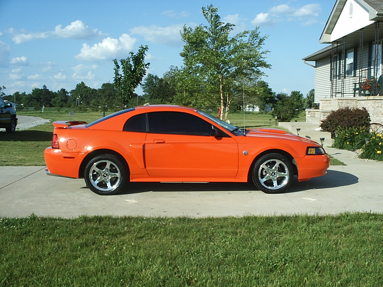 What is the horsepower of a 2004 ford mustang gt