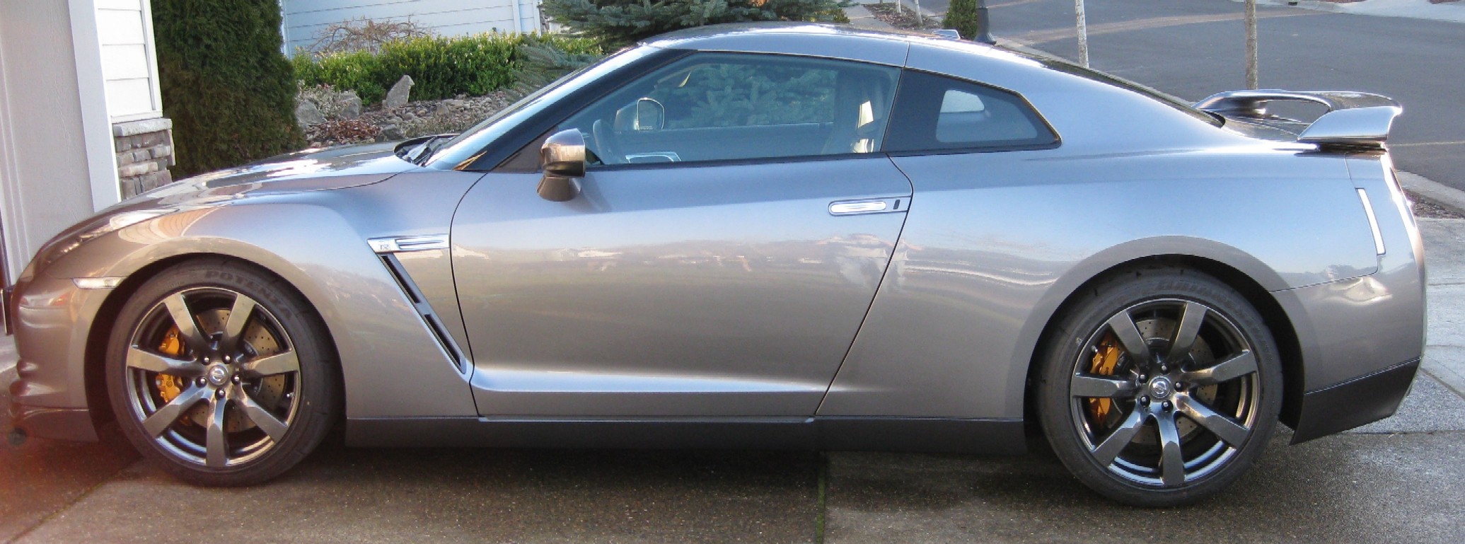  2009 Nissan GT-R Premium Midpipe Tune