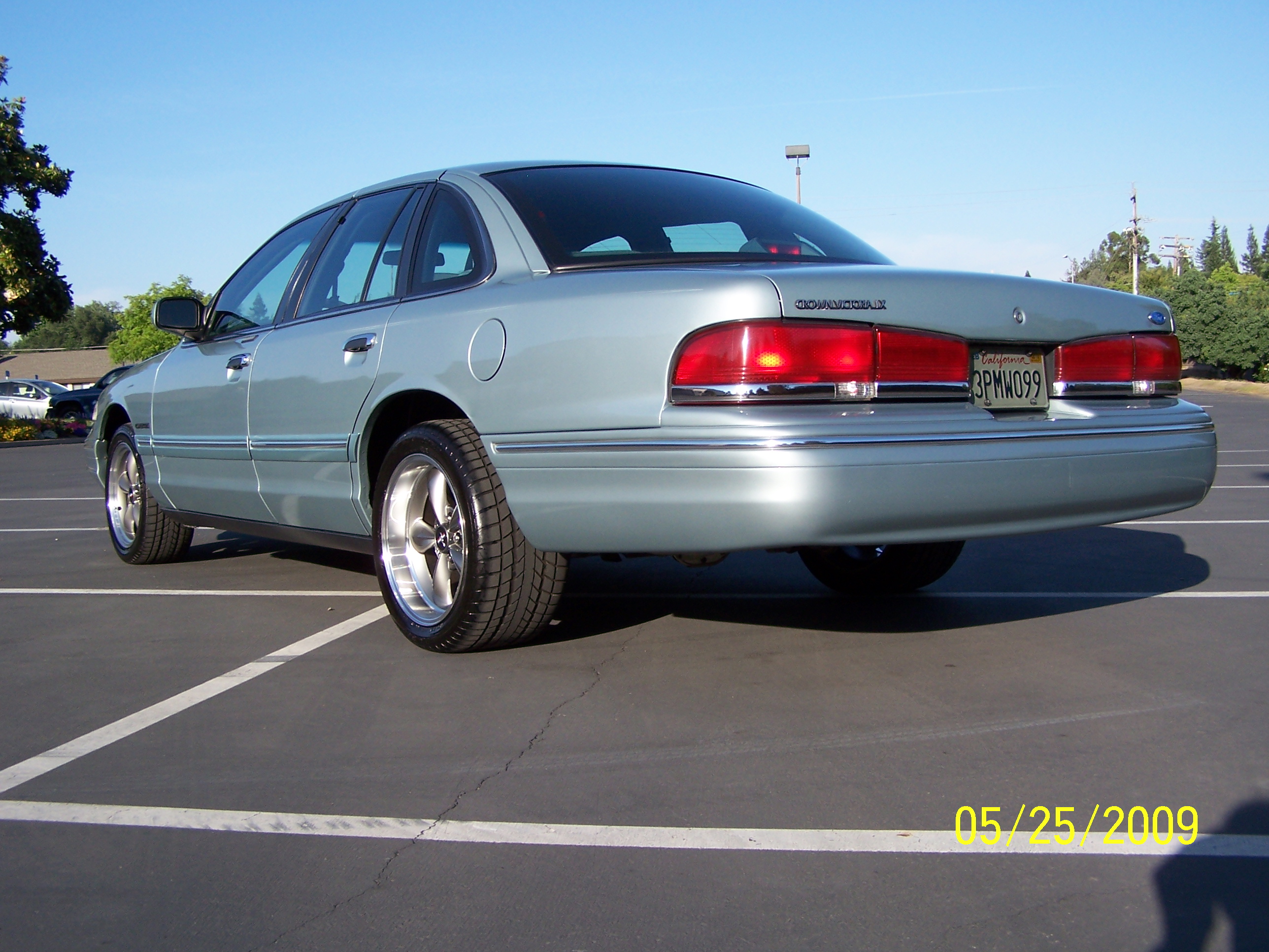 1995  Ford Crown Victoria LX picture, mods, upgrades