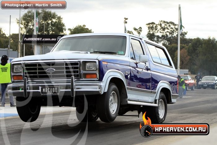 1984 Blue & White Ford Bronco xlt picture, mods, upgrades