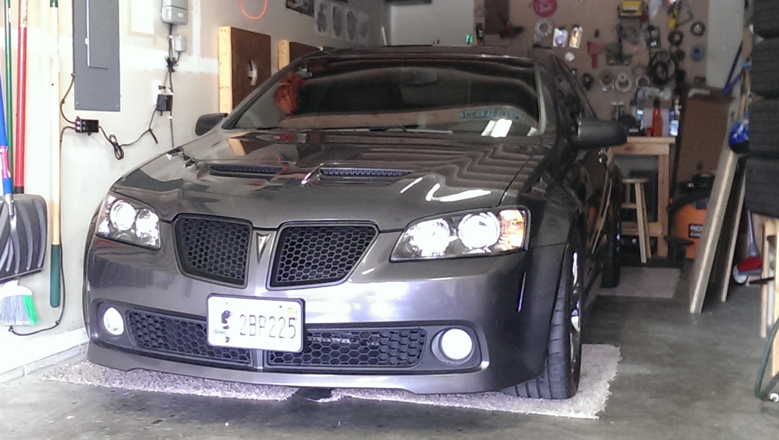 2009 Magnetic Gray Metallic Pontiac G8 GT picture, mods, upgrades