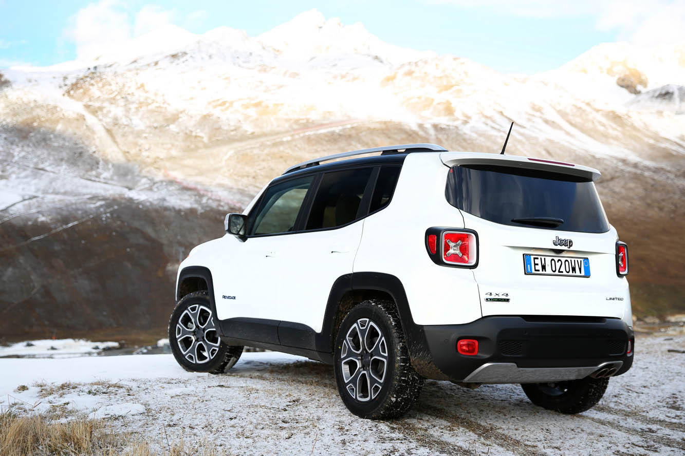 white 2015 Jeep Renegade LIMITED 4x4