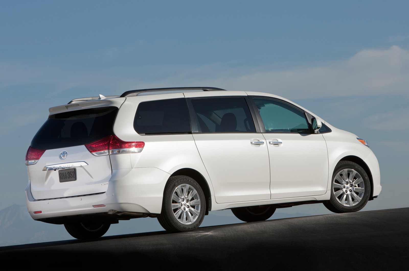 2014 white Toyota Sienna limited picture, mods, upgrades