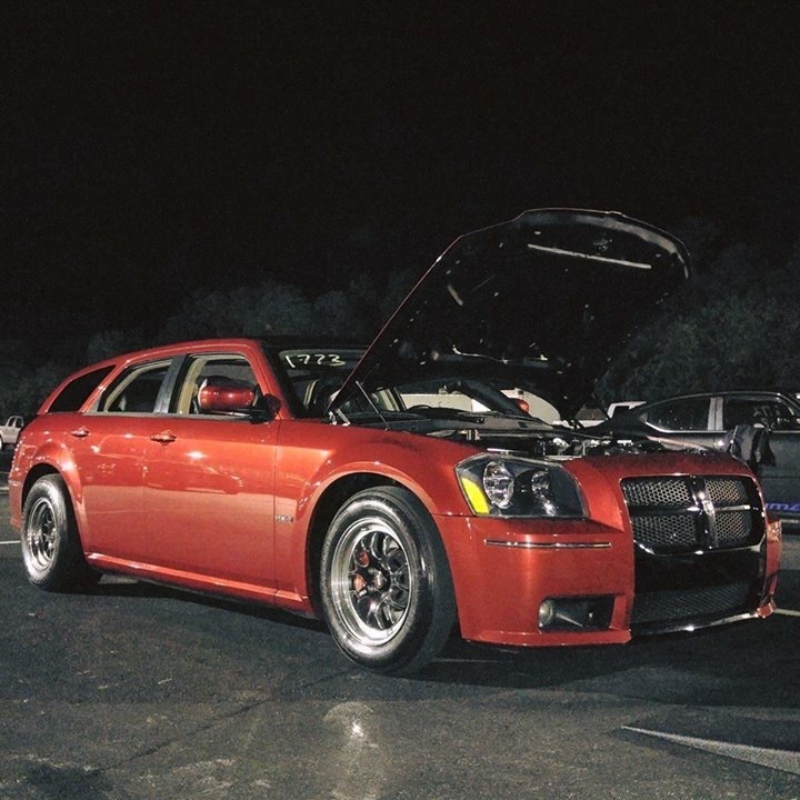 Red 2006 Dodge Magnum SRT
