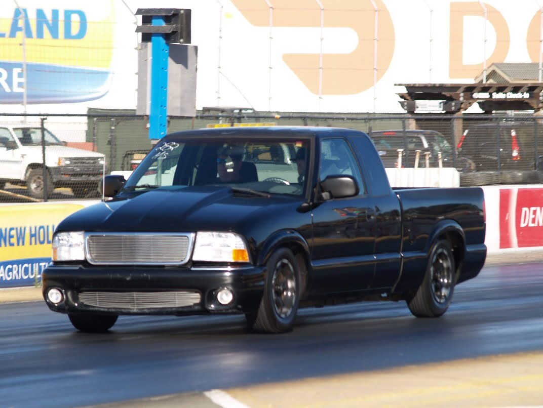Black 1999 Chevrolet S10 Pickup LS
