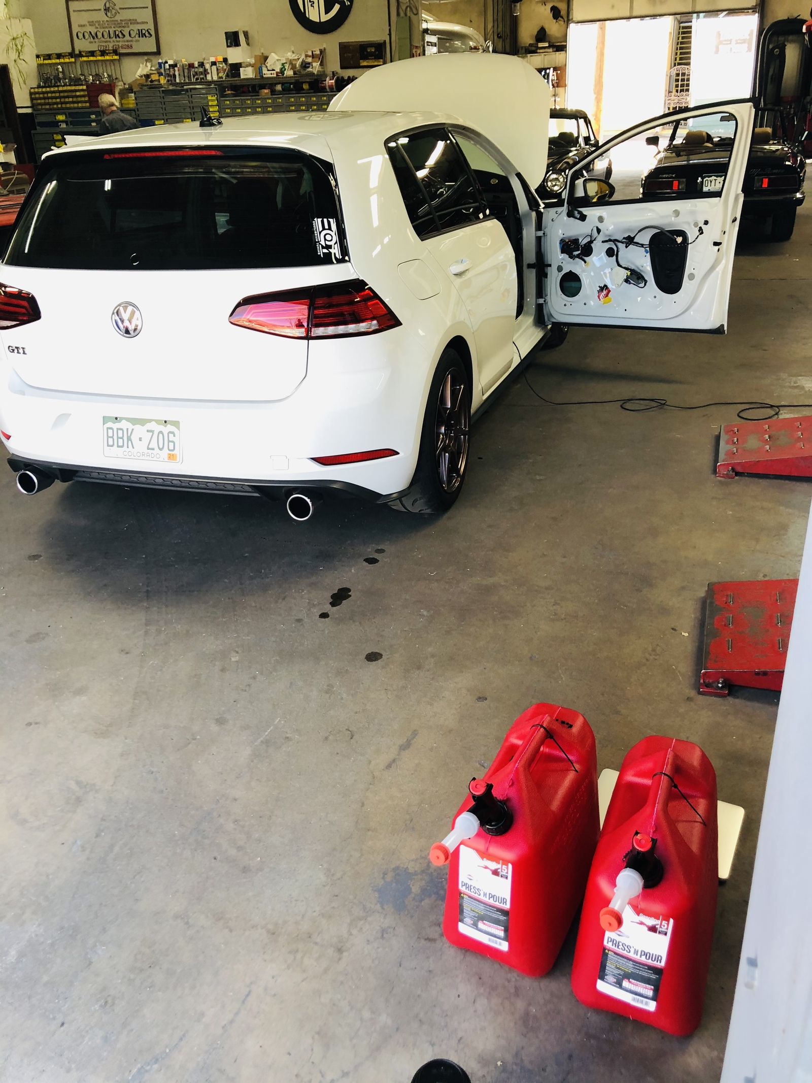 2018 White Volkswagen GTI SE picture, mods, upgrades