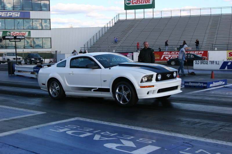 2005 Ford mustang quarter mile time