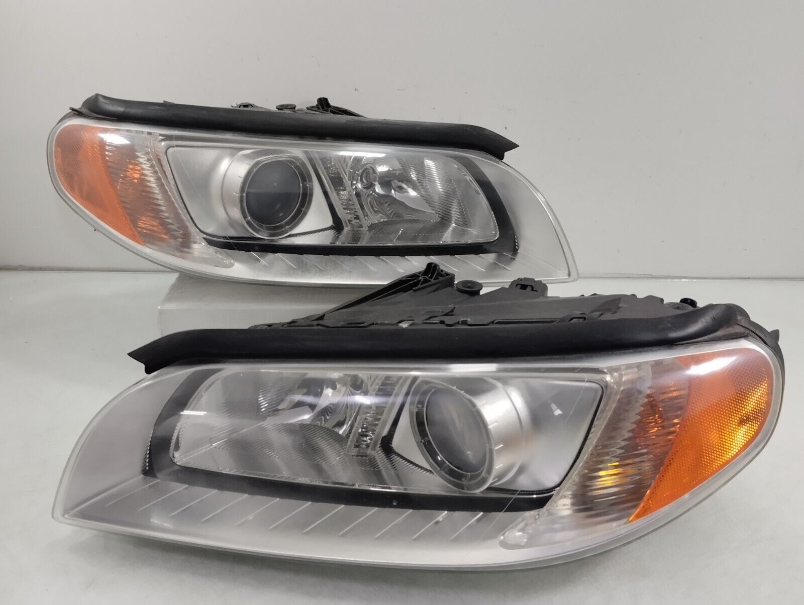 S80 2009-2011 Volvo V70 XC70 MK3 Xenon HID Head Lamp Head Light 31214171 1Pairs 