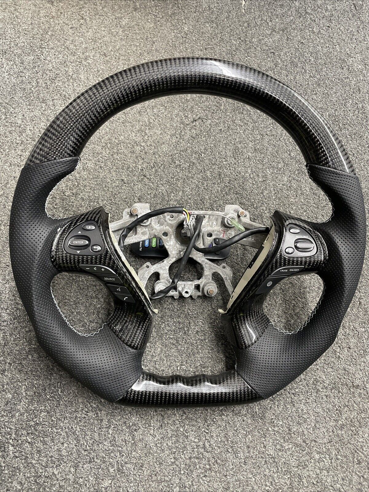 2011-2019 INFINITI M35 M37 M56 Q70 Real Carbon fiber Steering Wheel 