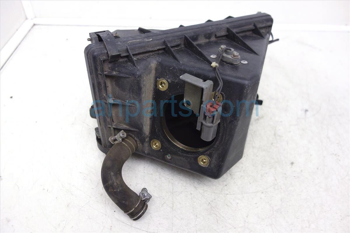 1990-1992 Nissan Stanza 2.4L Air Intake Cleaner Filter Box Assy 16500-65E00
