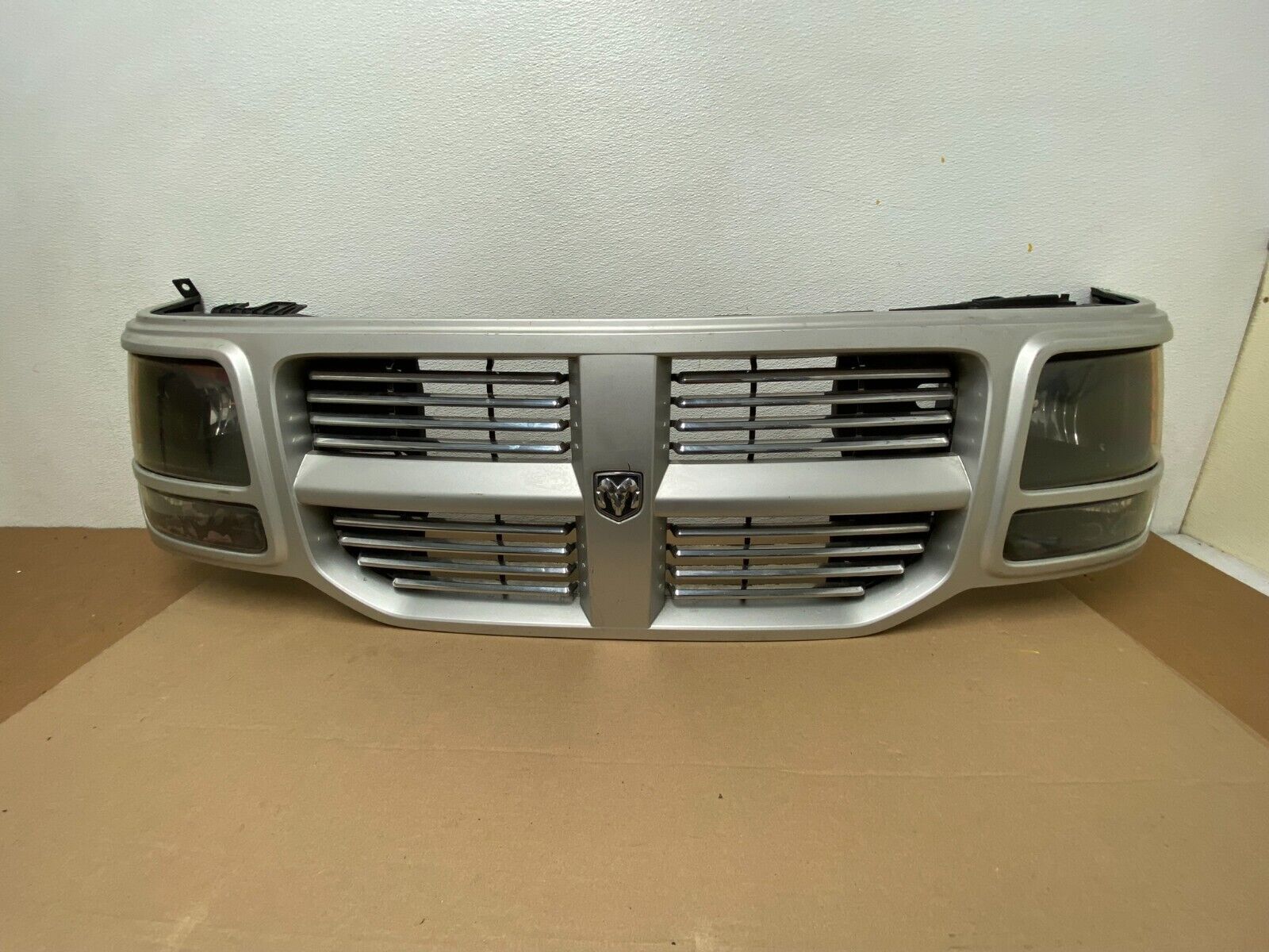 2007 to 2011 Dodge Nitro Front Upper Bumper Grill Grille W/Headlights Oem 4346P