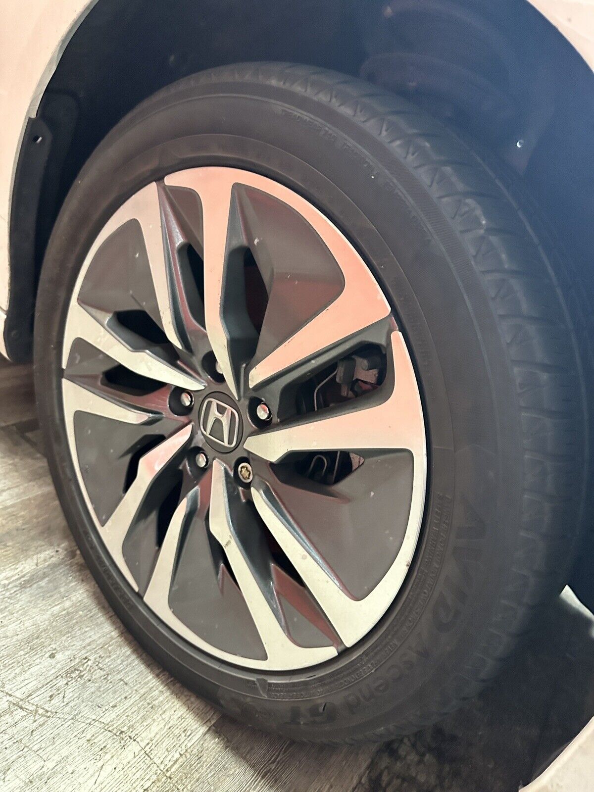 2019 Honda Accord Hybrid 17” Wheel And Tires