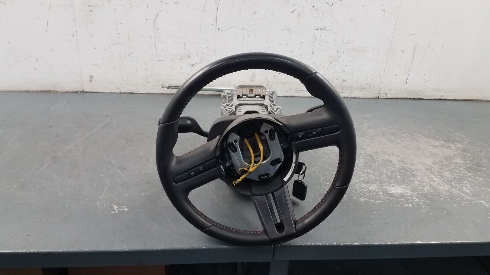 2007 Ford Mustang Shelby GT500 Steering Wheel / Column / Key #8204 P10