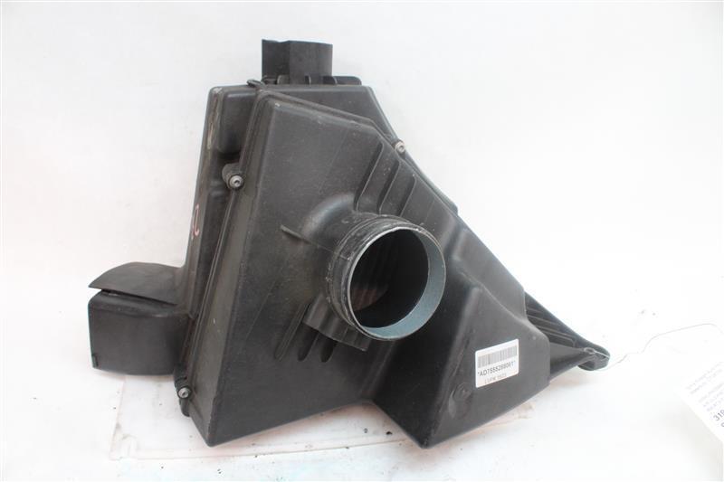Used Air Cleaner Assembly fits: 2010  Bmw 128i 3.0 Grade A