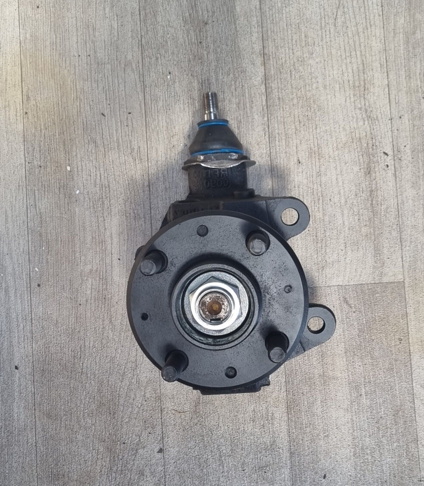 Refurbished MGF Offside Drivers Right Front Wheel Hub RFB000200. NON ABS
