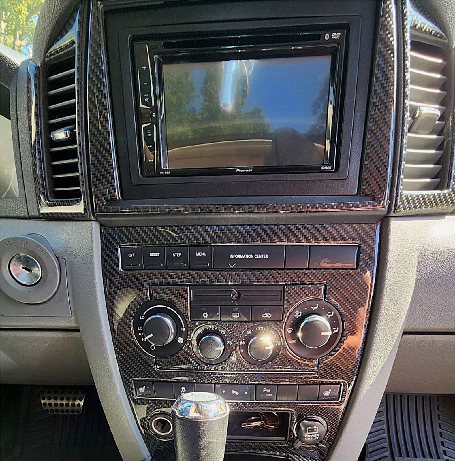 2005-2007 Jeep Grand Cherokee SRT8 Real Carbon Fiber Dash Trim Kit