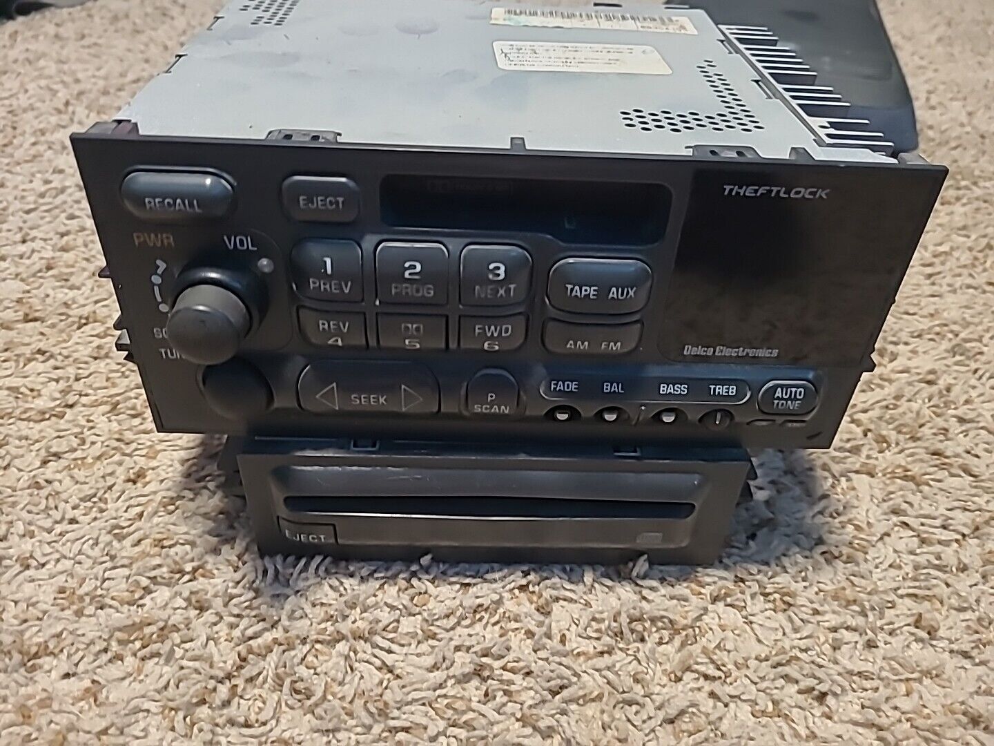 95-02 Tahoe Suburban Yukon XL 96-05 Astro Safari Radio Cassette Tape Player &CD