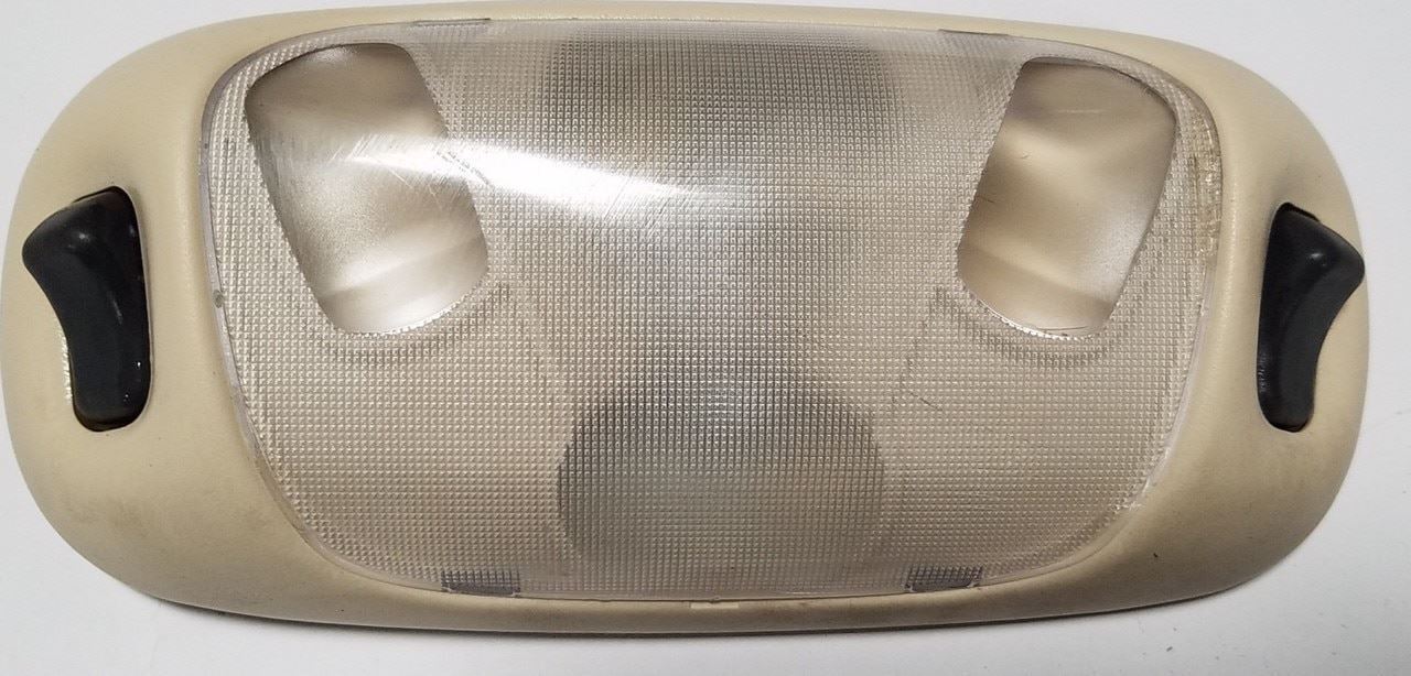 1997 1998 Lincoln Mark VIII Dome Light Ivory