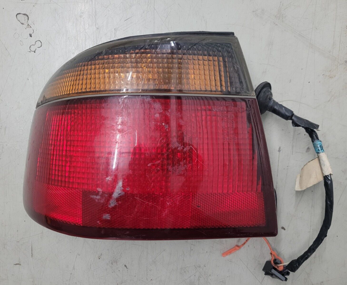 98-04 Cadillac SLS STS Driver Left Tail Light Quarter Panel Mounted 735204