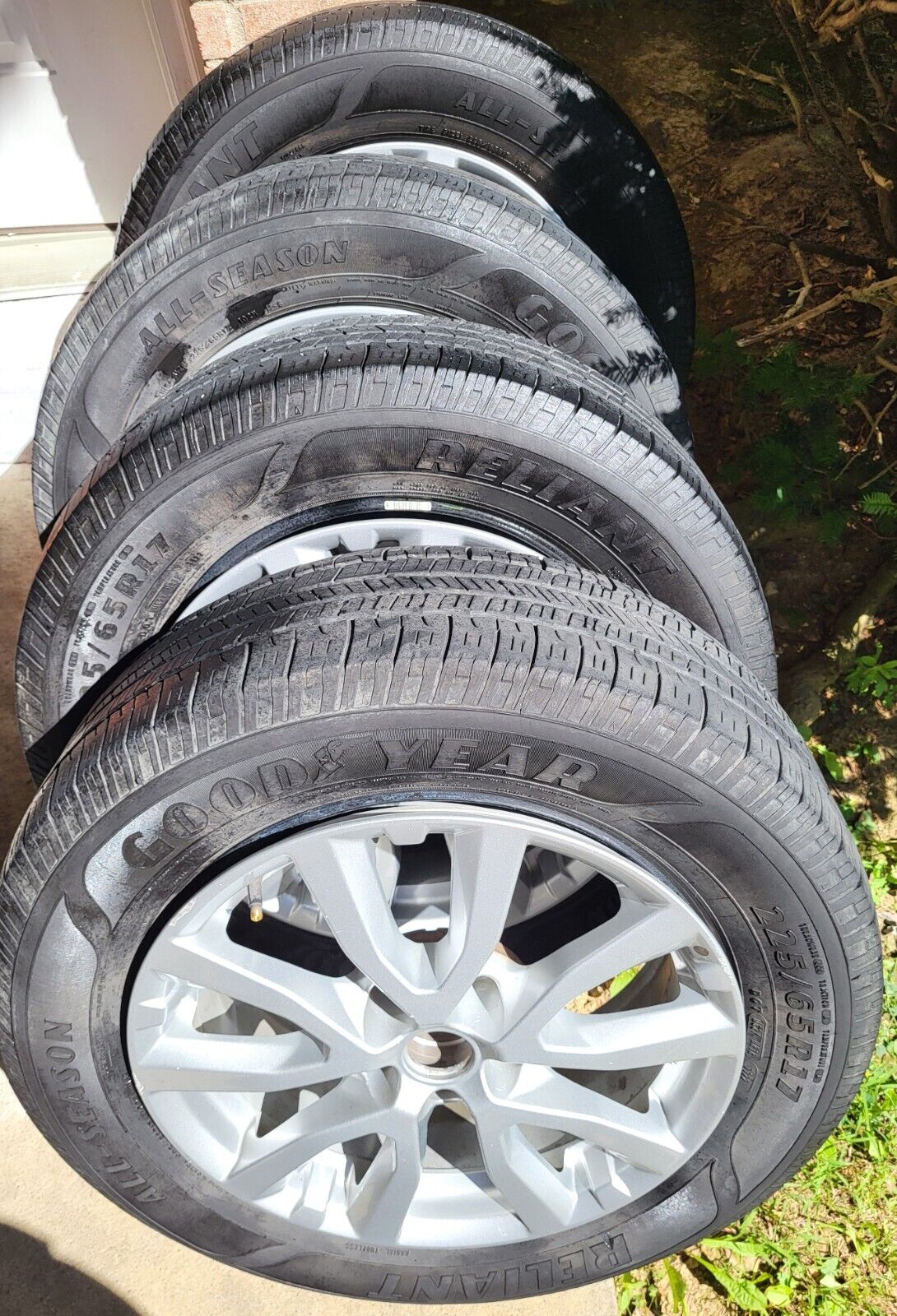 Set of 4 RIMS, and TIRES in excellent condition… NISSAN ROGUE Sports 2018
