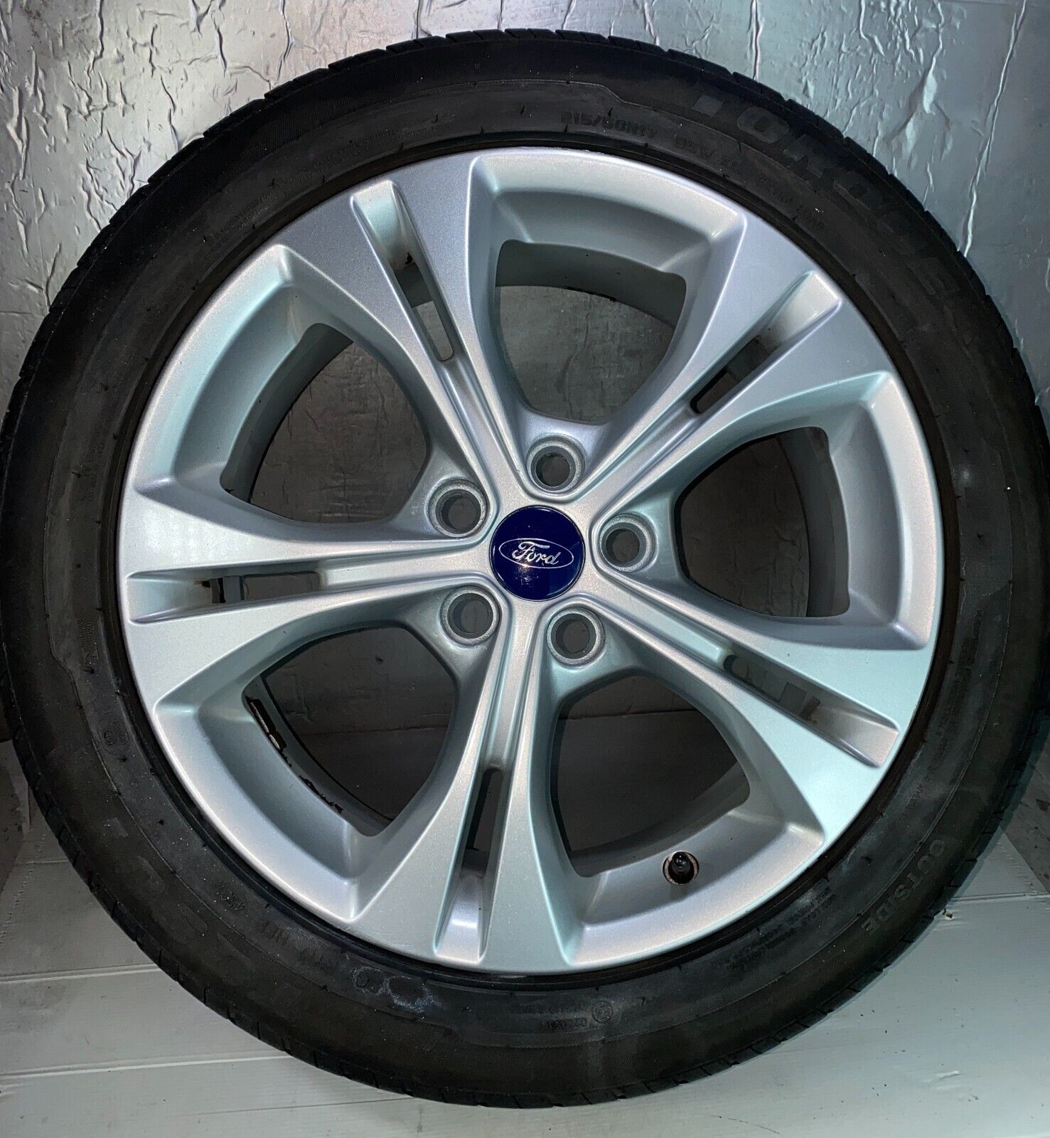 FORD MONDEO Alloy Wheel 17 Inch 5x108 Offset ET50 7J BS7J-1007-EA & Tyre 215/50