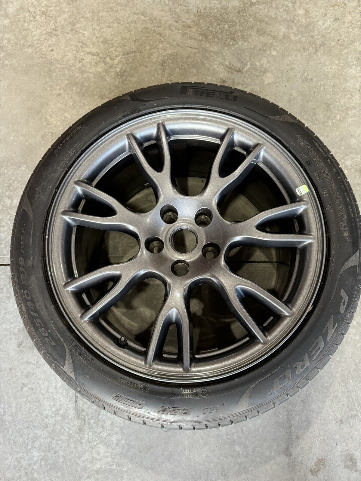 Factory OEM Tesla Model S Wheel Pirelli Tire Plaid Tempest 19 x 10.5 in Rear