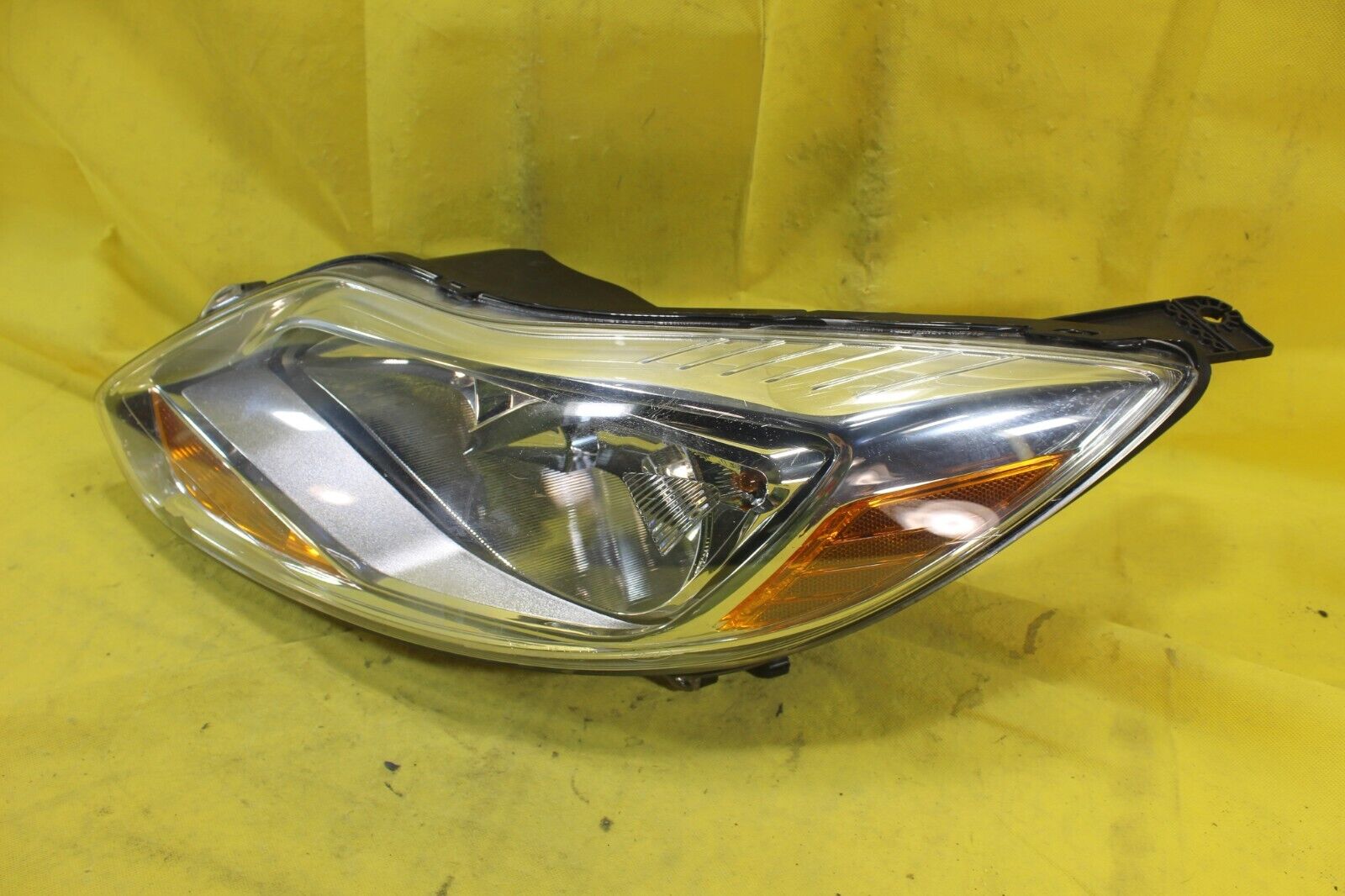 Ford Halogen OEM 12 13 14 Focus Left/Driver Headlight Lamp - 1 Tab Damaged