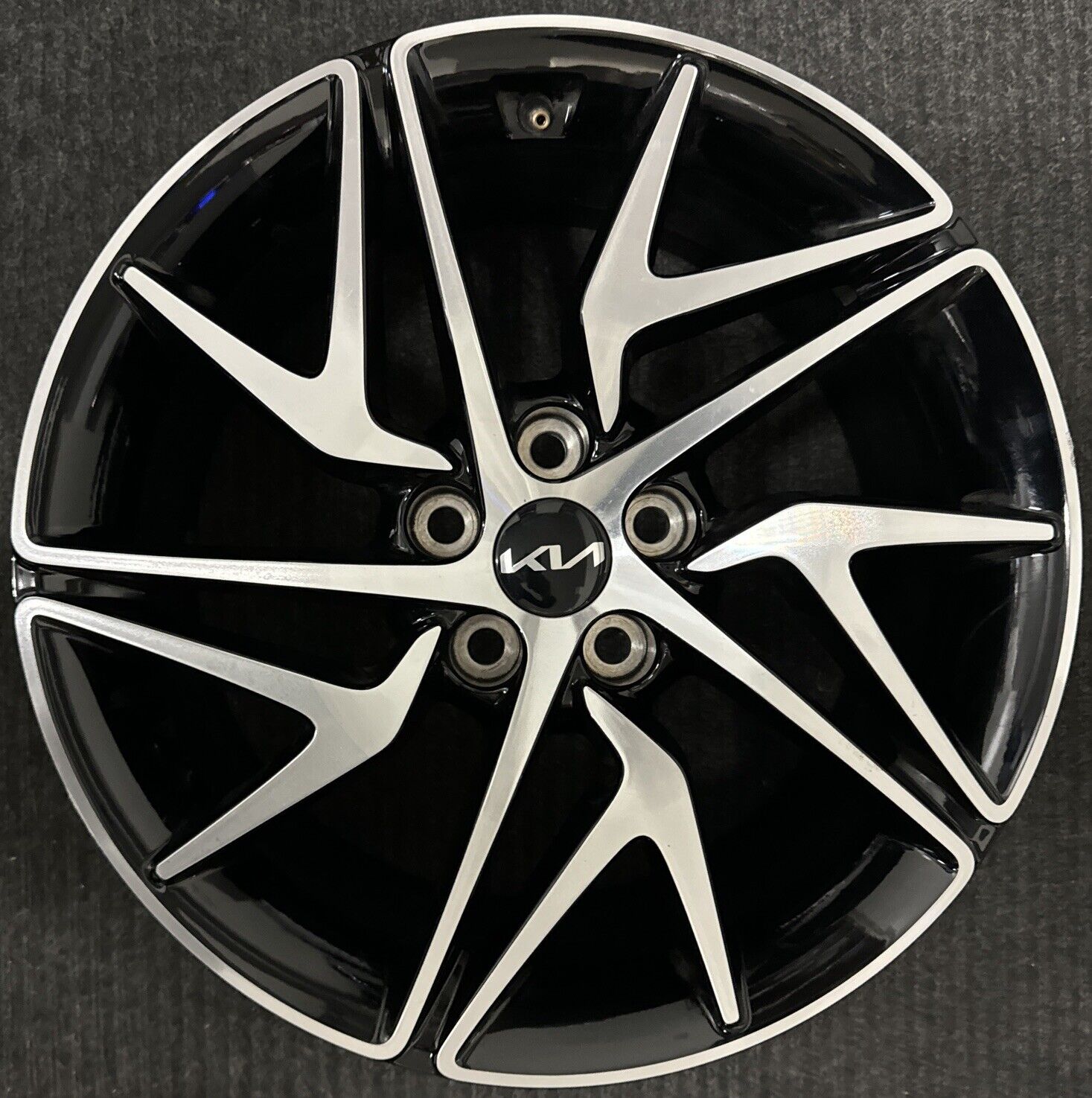 Kia Stinger 2022 2023 aluminum OEM wheel rim 18” Machined With Black