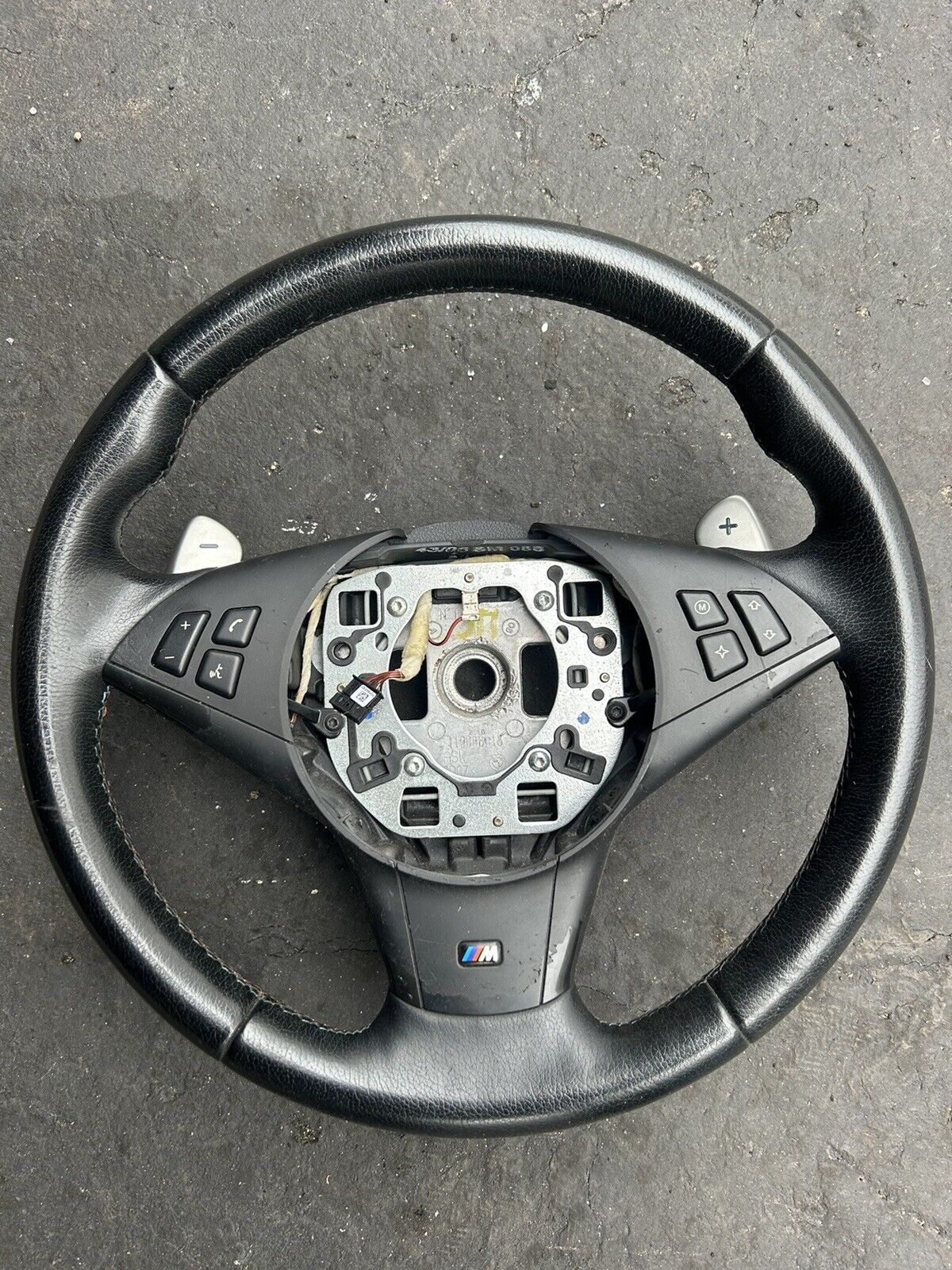 BMW E60 E63 E64 M5 M6 2006-2007 OEM LEFT WHEEL WITH PADDLE SHIFTERS SWITCHES