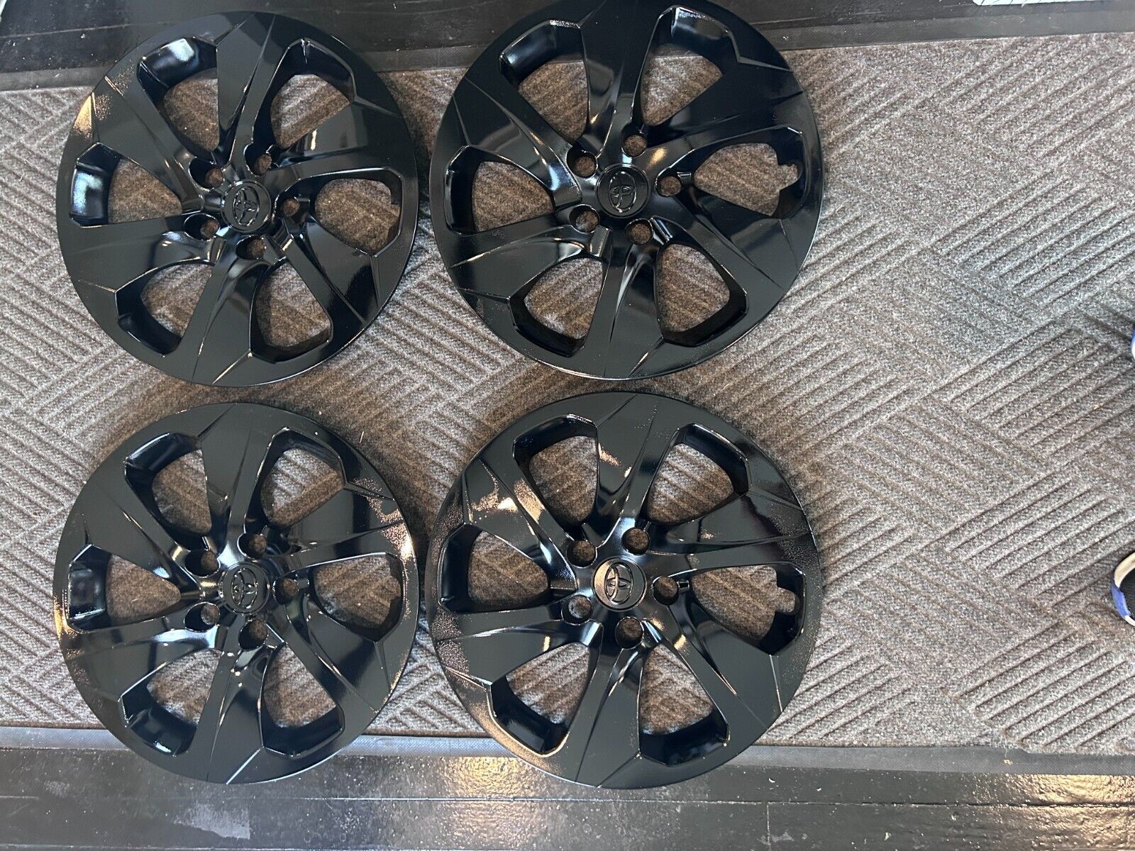 Set of 4 Toyota Rav4 Hubcaps Wheel Covers 2019 2020 2021 17\