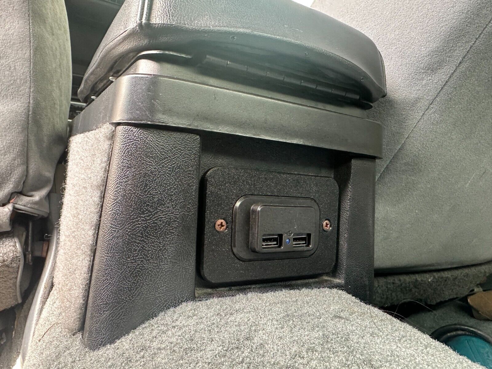 82-92 Third Gen Camaro/Firebird Interior Console Rear Ashtray USB Replacement