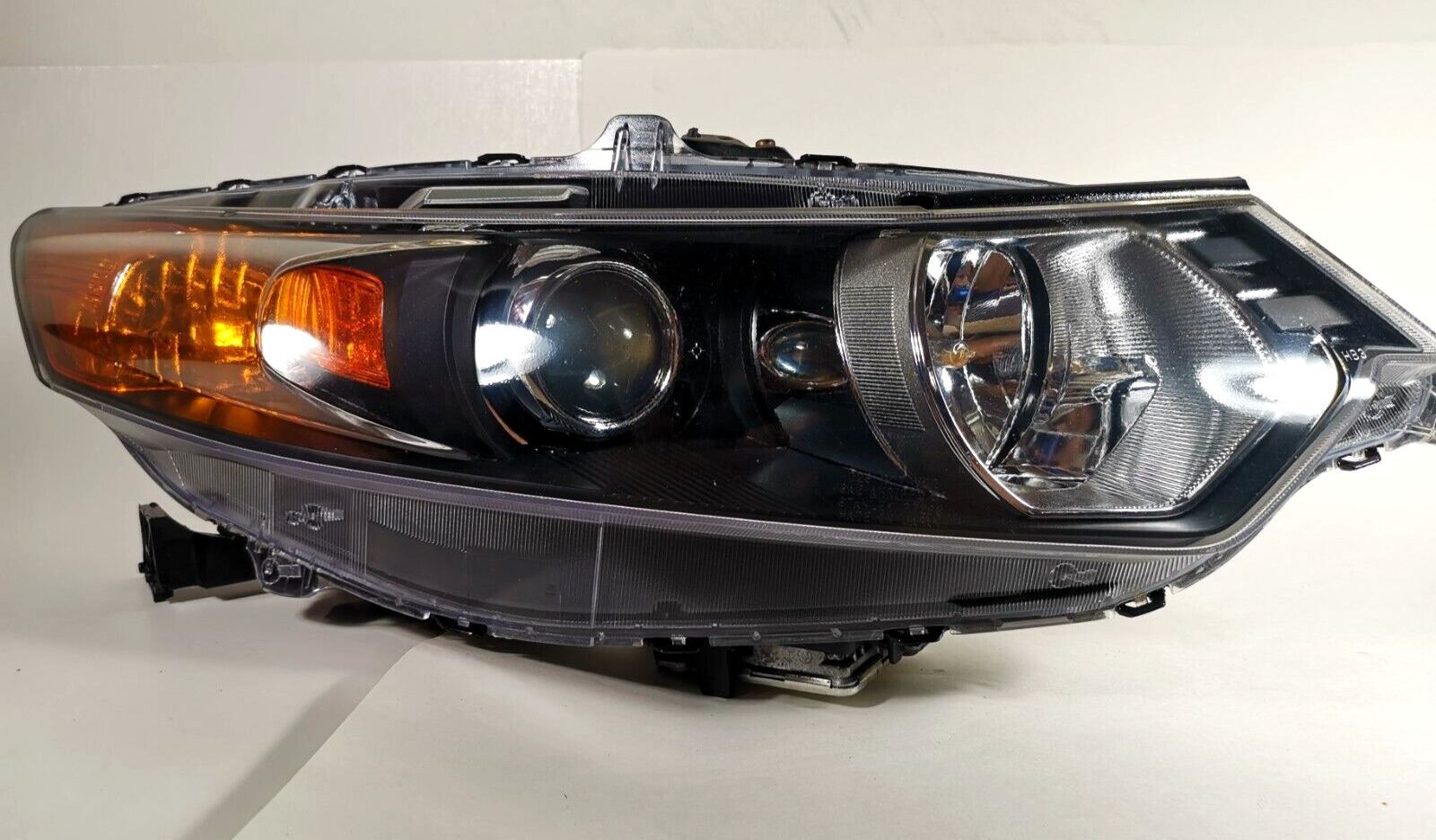 Acura TSX 09-14 Passenger Xenon OEM Headlight w/ Bulbs & Ballast (33101-TL0-A02)
