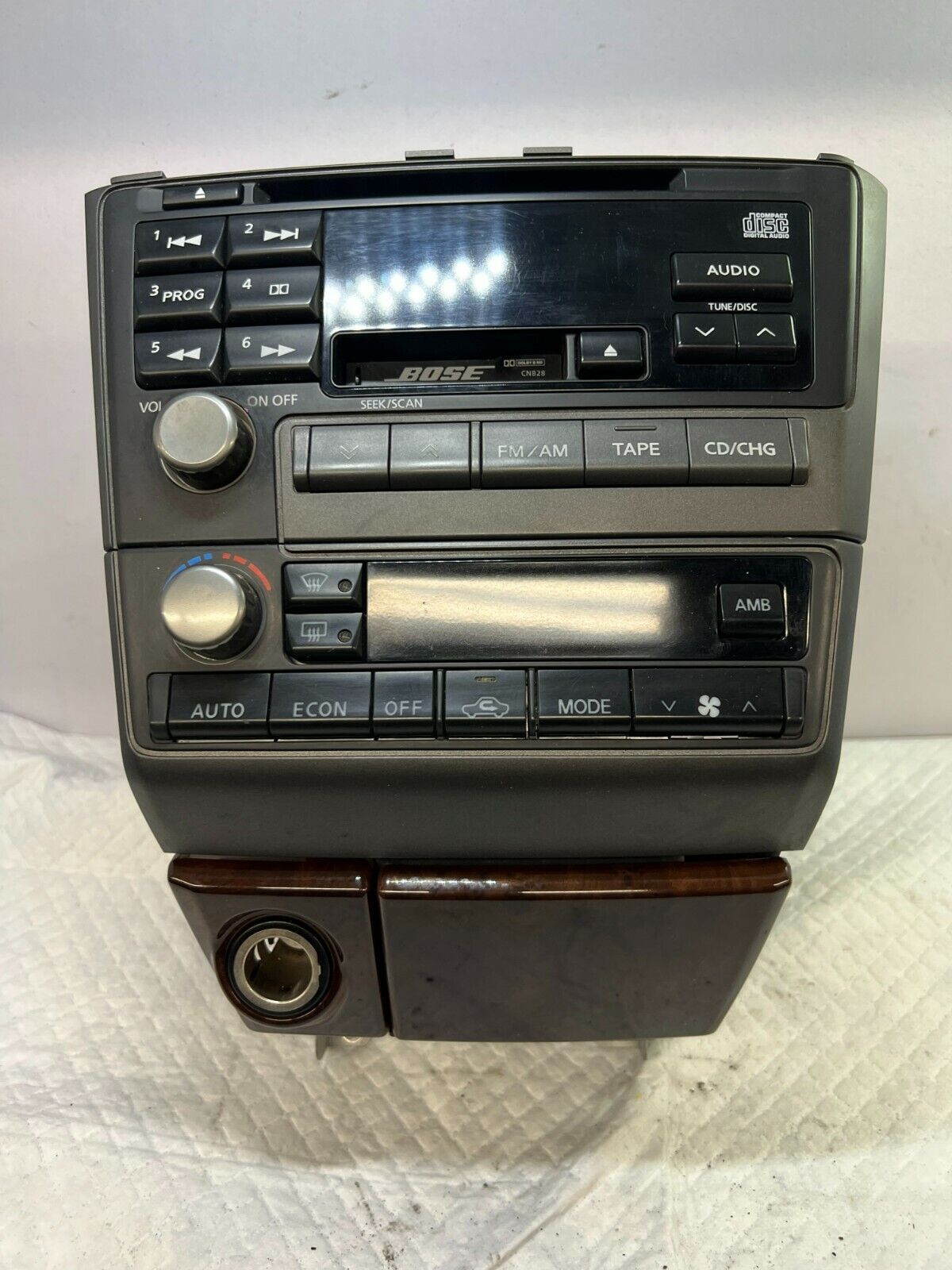 2001 INFINITI I30 AC HEATER CONTROLS AND RADIO AM/FM PLAYER OEM (391)
