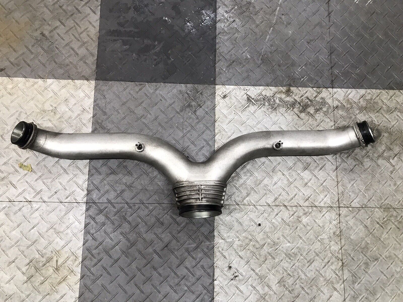 2007-2010 Porsche 997 911 Turbo Intake Boost Pipe Chargepipe Y 997 110 646 72