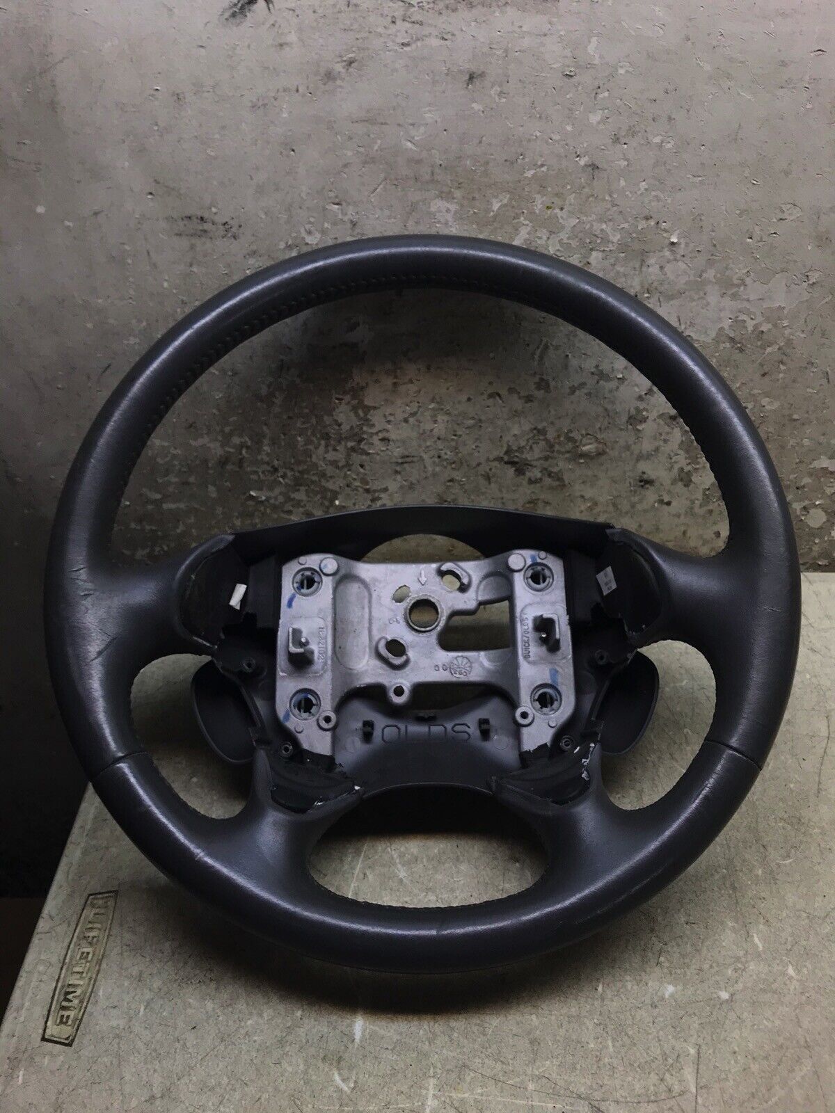 98 99 00 Oldsmobile Intrigue Steering Wheel 