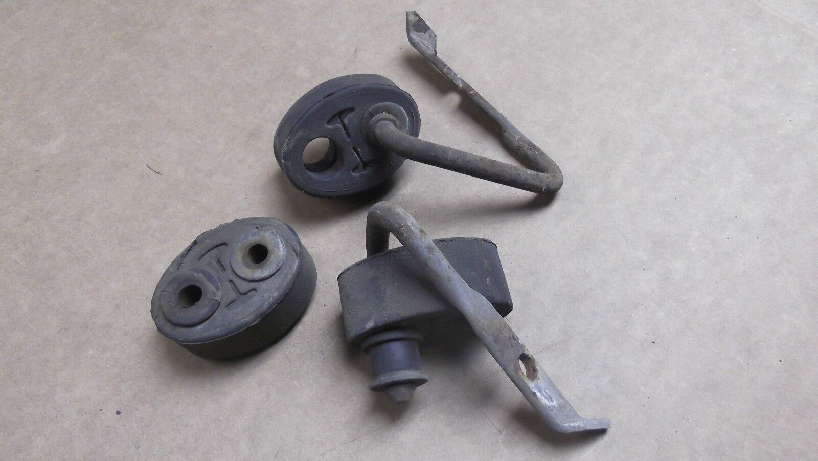 ★★1993-98 LINCOLN MARK VIII OEM FACTORY EXHAUST HANGERS-MOUNTS BOOTS SUPPORTS★★