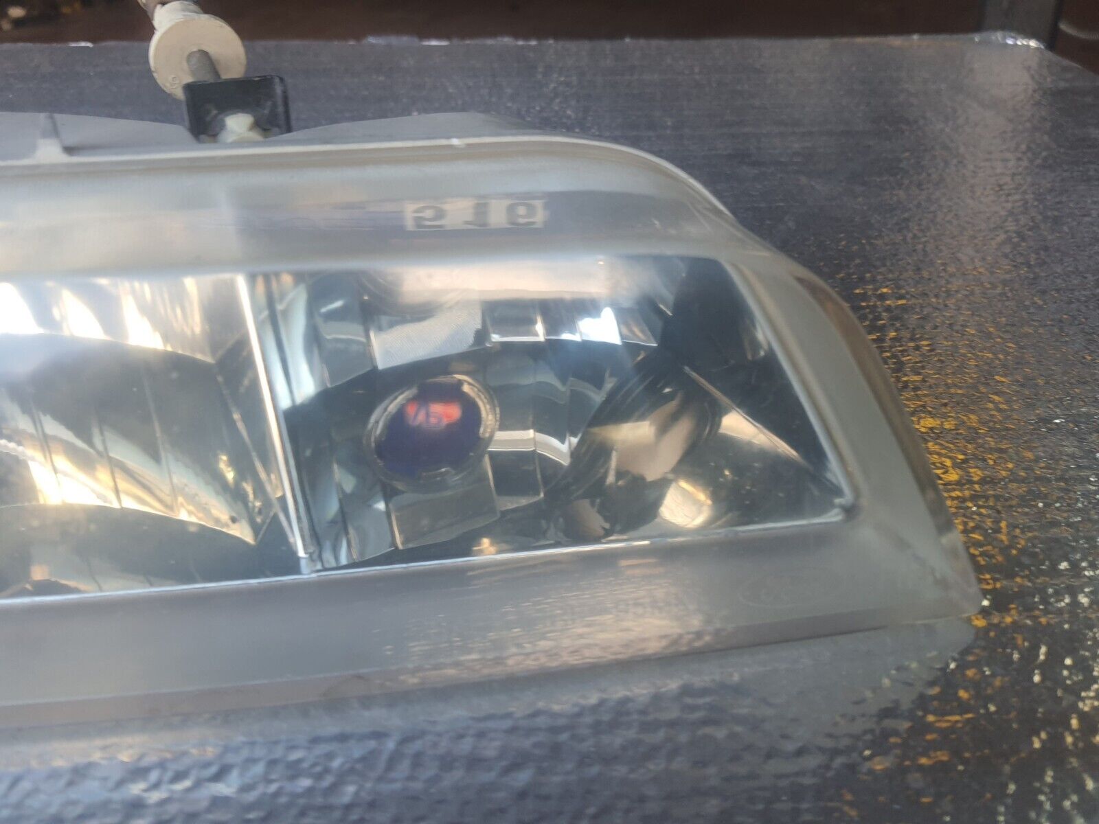 1993-1996 Lincoln Mark VIII Passenger side headlight  HID good condition
