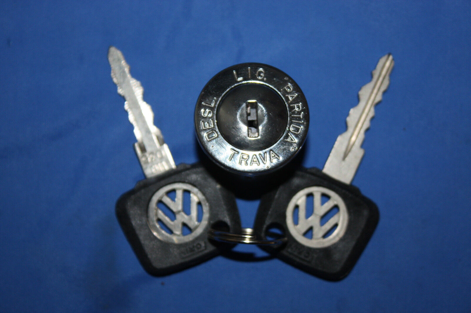 VW BEETLE, GHIA, BUS, T-3  IGNITION LOCK CYLINDER w/ two keys  1968-1970 