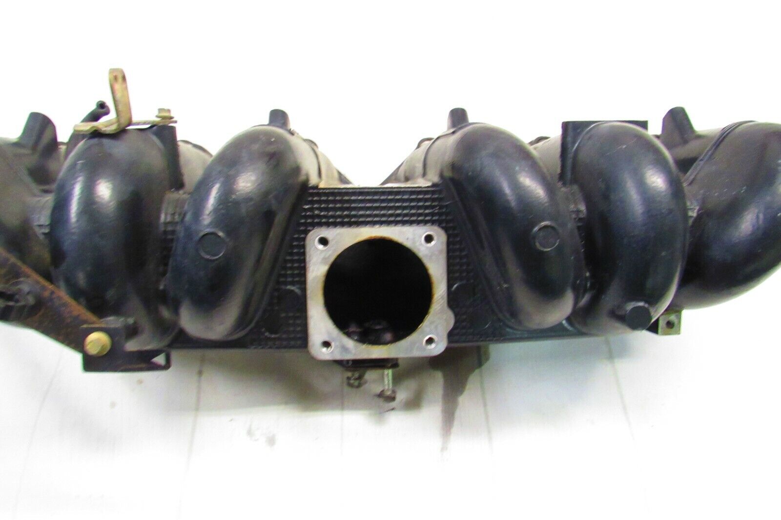 92-94 Jaguar XJS intake manifold 4.0L 6 CYLINDER  EAC7748 NBB3002AA OEM USED