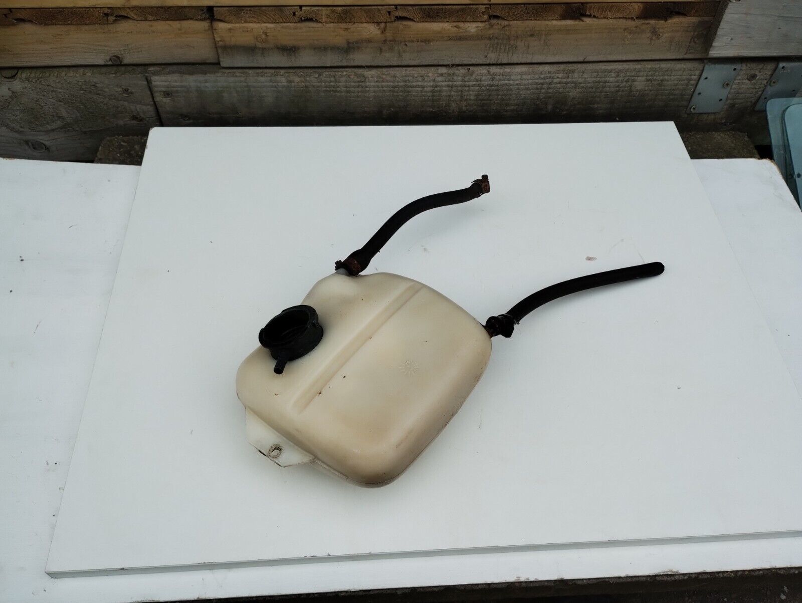 Ford Capri Mk3 2.8injection  Brooklands expansion tank needs repair
