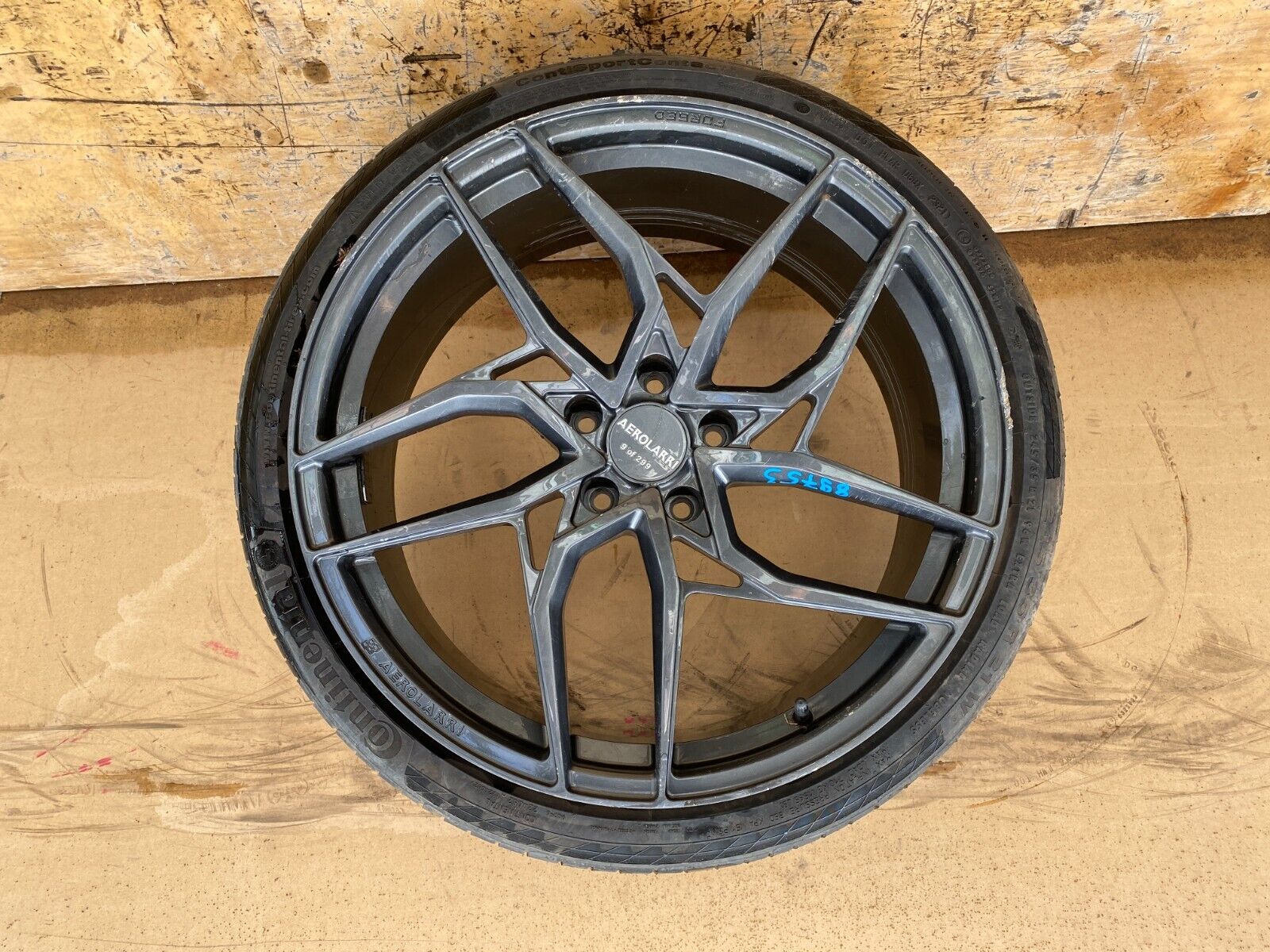 Forged Aerolarri Wheel w/ Continental Tire Assembly 245/35 R21
